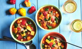 Spinach, sweet potato and chickpea soup